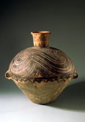 Vase painted with a spiral pattern, from Gansu Province, Bashan Period